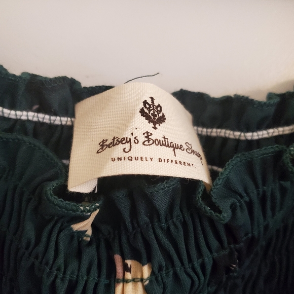 Betsey boutique blossom ruched top -L - Picture 2 of 3